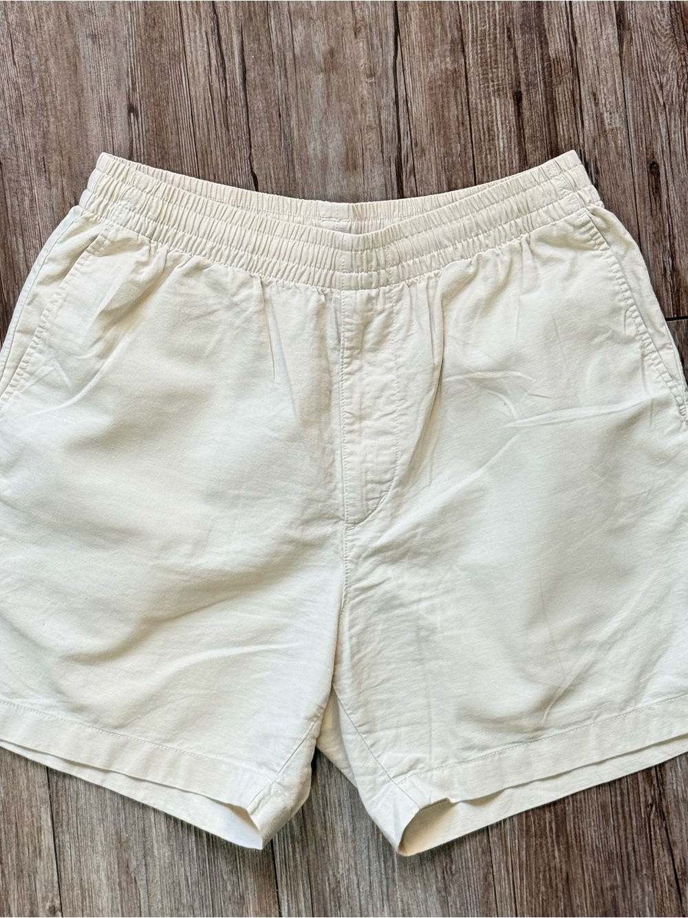 Uniqlo Men's Light Cream “Natural” Linen Blend Easy 5” Inseam Shorts